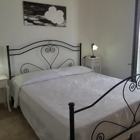 Tra La Rocca E Il Mare * Cefalù