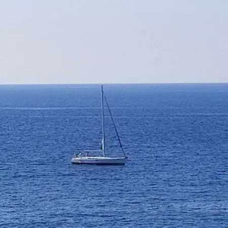 Tra La Rocca E Il Mare Hébergement de vacances *