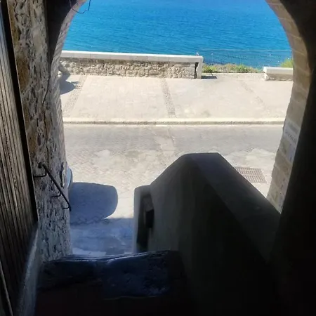 Tra La Rocca E Il Mare Hébergement de vacances Cefalù