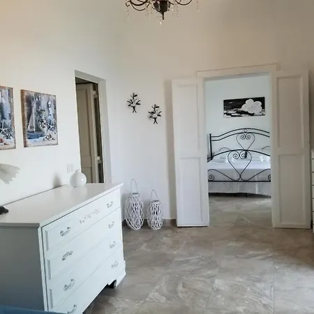 Tra La Rocca E Il Mare * Cefalù